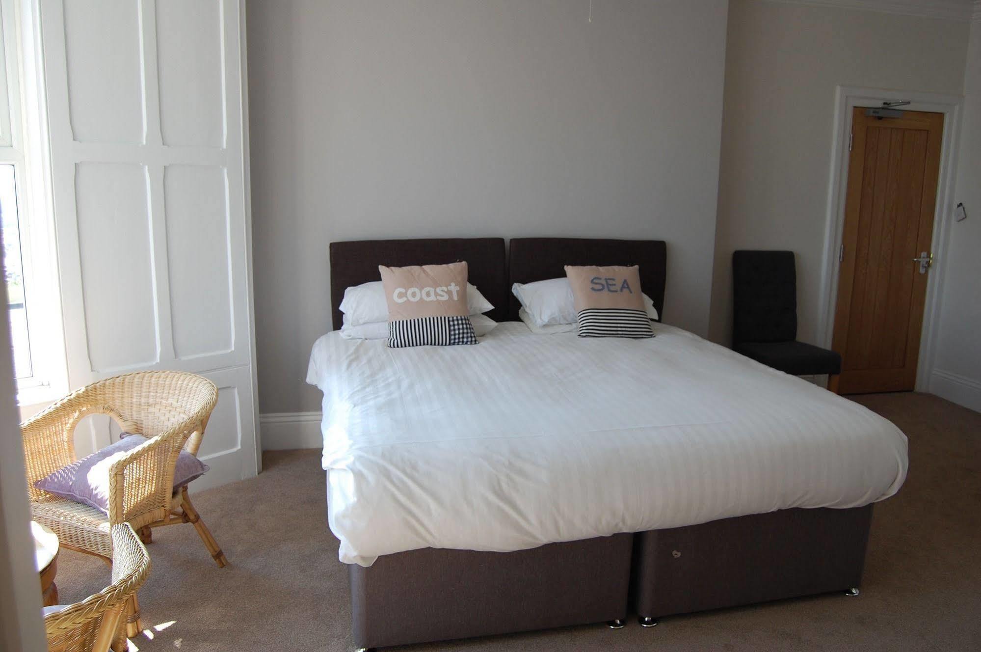 The Grosvenor Guest House Bude Bagian luar foto