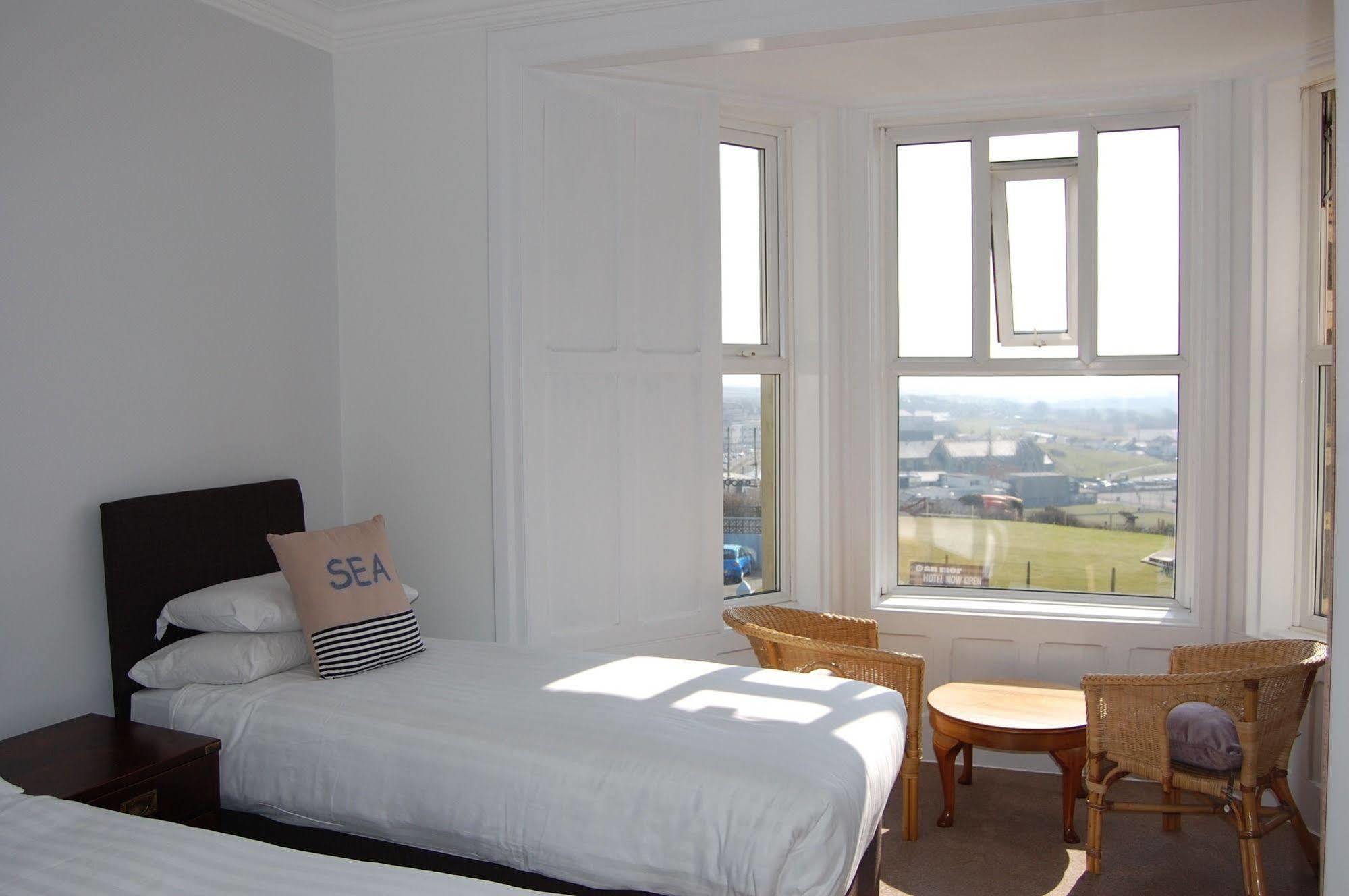 The Grosvenor Guest House Bude Bagian luar foto