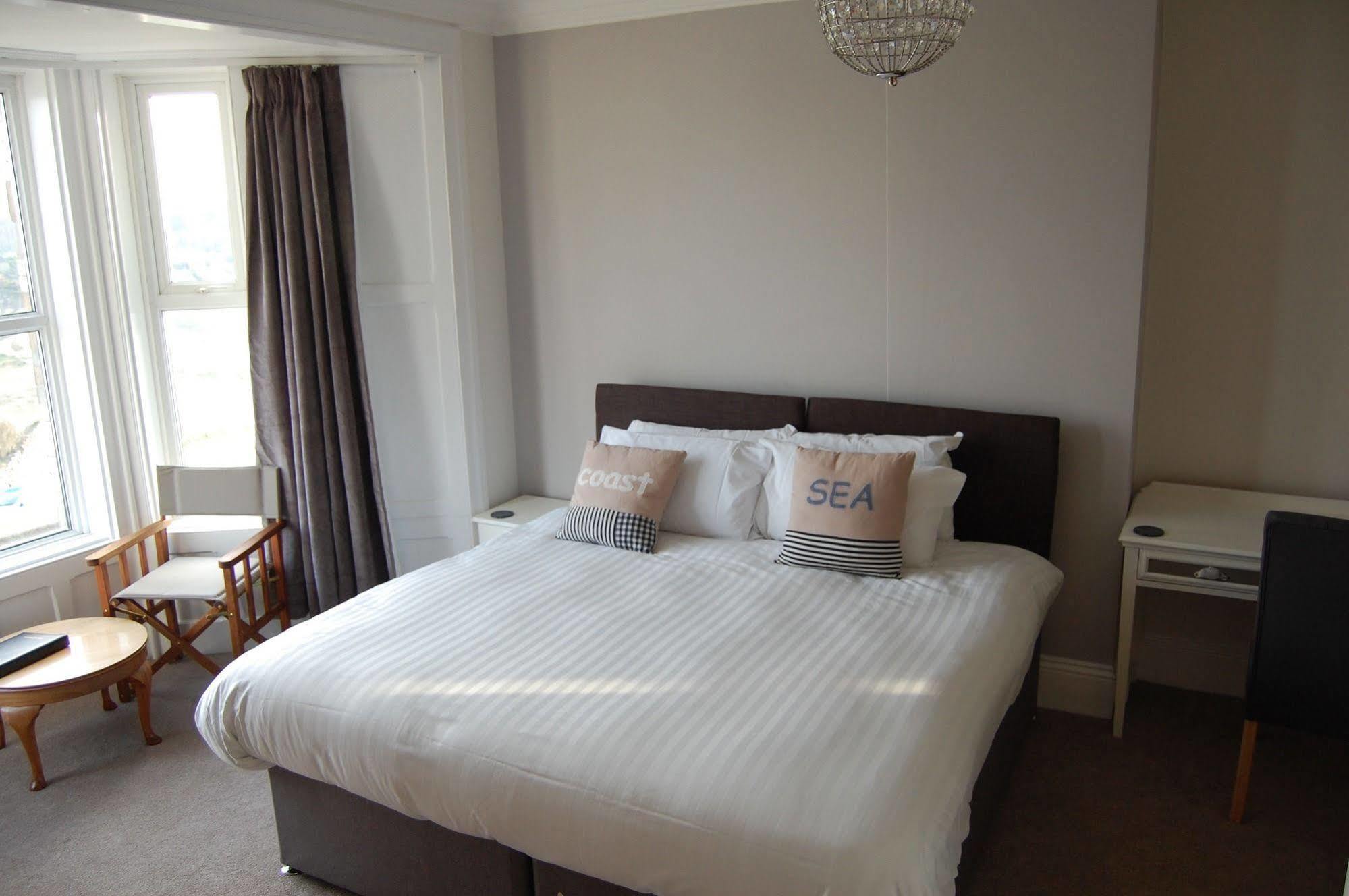 The Grosvenor Guest House Bude Bagian luar foto